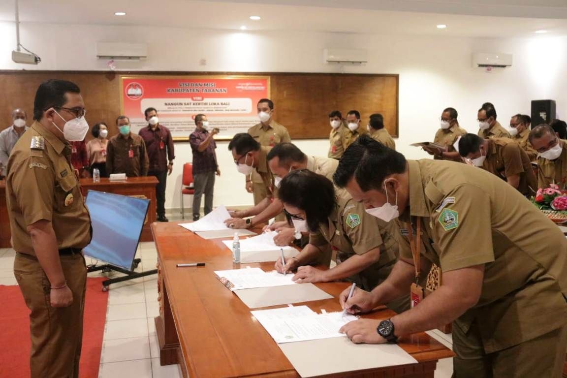 podiumnews.com-Pastikan Langkah Sesuai Visi Misi, Sanjaya Teken Perjanjian Kinerja OPD